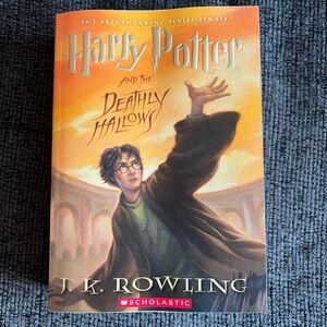 Book sale!! 3/$20 📚 Harry Potter and the Deathly Hallows